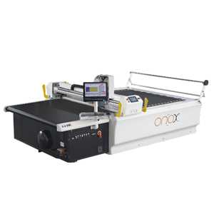 Máy cắt vải tự động theo bản thiết kế số hóa